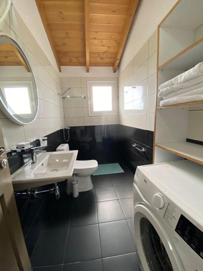 Villa Yseni Орикум Екстериор снимка