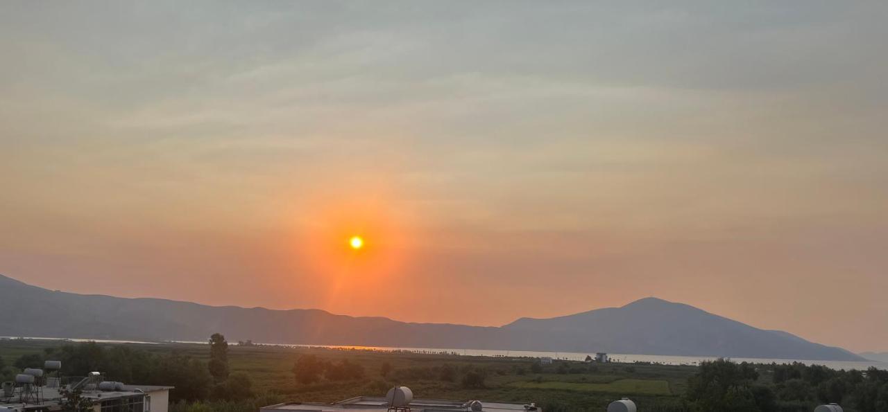 Villa Yseni Орикум Екстериор снимка